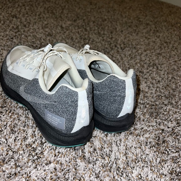 Women’s Nike Run Off White Utility Tennis Shoes - Picture 5 of 9